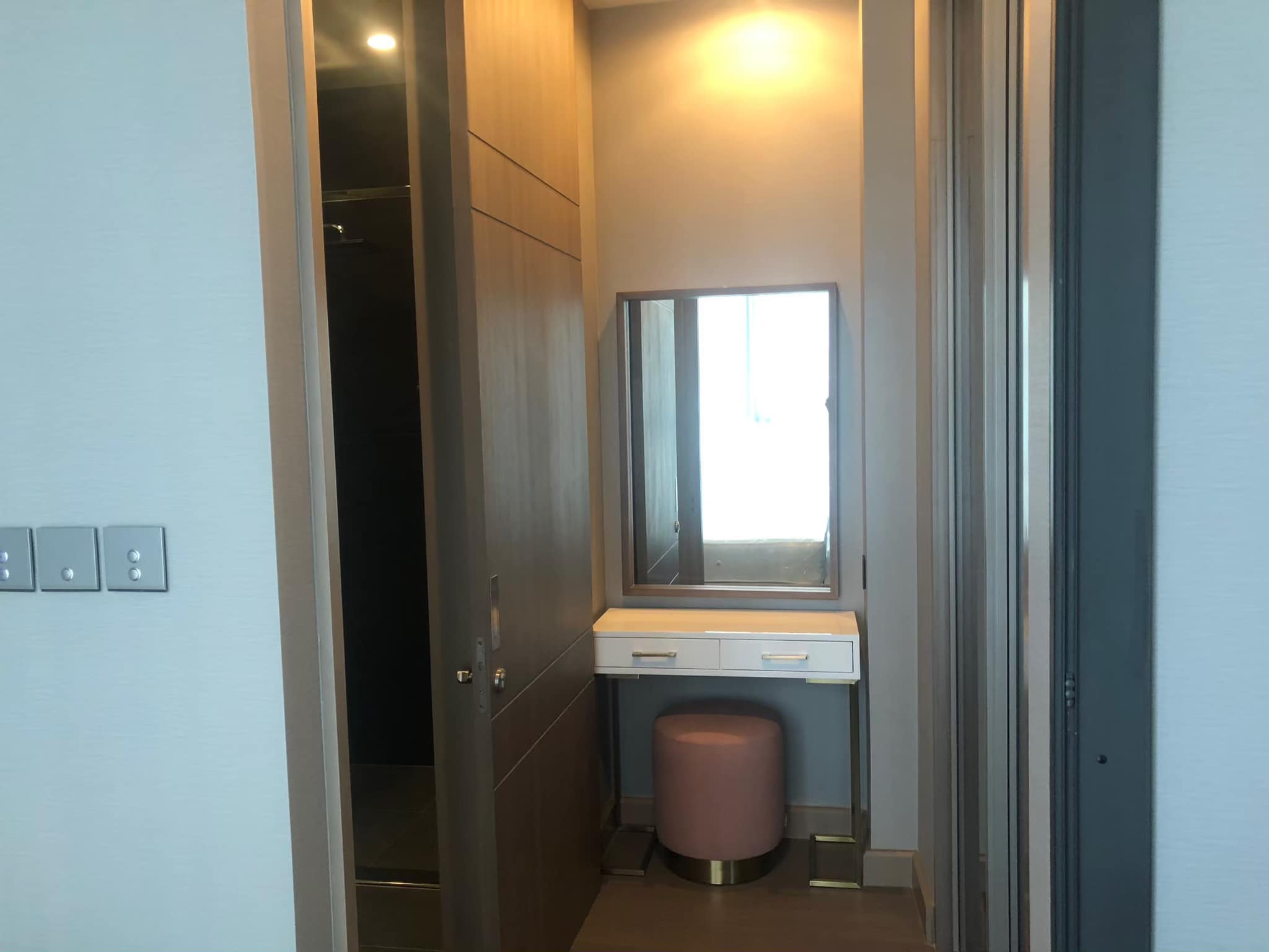 ปล่อยเช่าคอนโด The Esse at Singha Complex (ดิ เอส แอท สิงห์ คอมเพล็กซ์) - 1ห้องนอน 1ห้องน้ำ 1ห้องนั่งเล่น - ใกล้ MRT เพชรบุรี - ขนาดห้อง 35 ตรม. ชั้น 12 ทิศตะวันออก