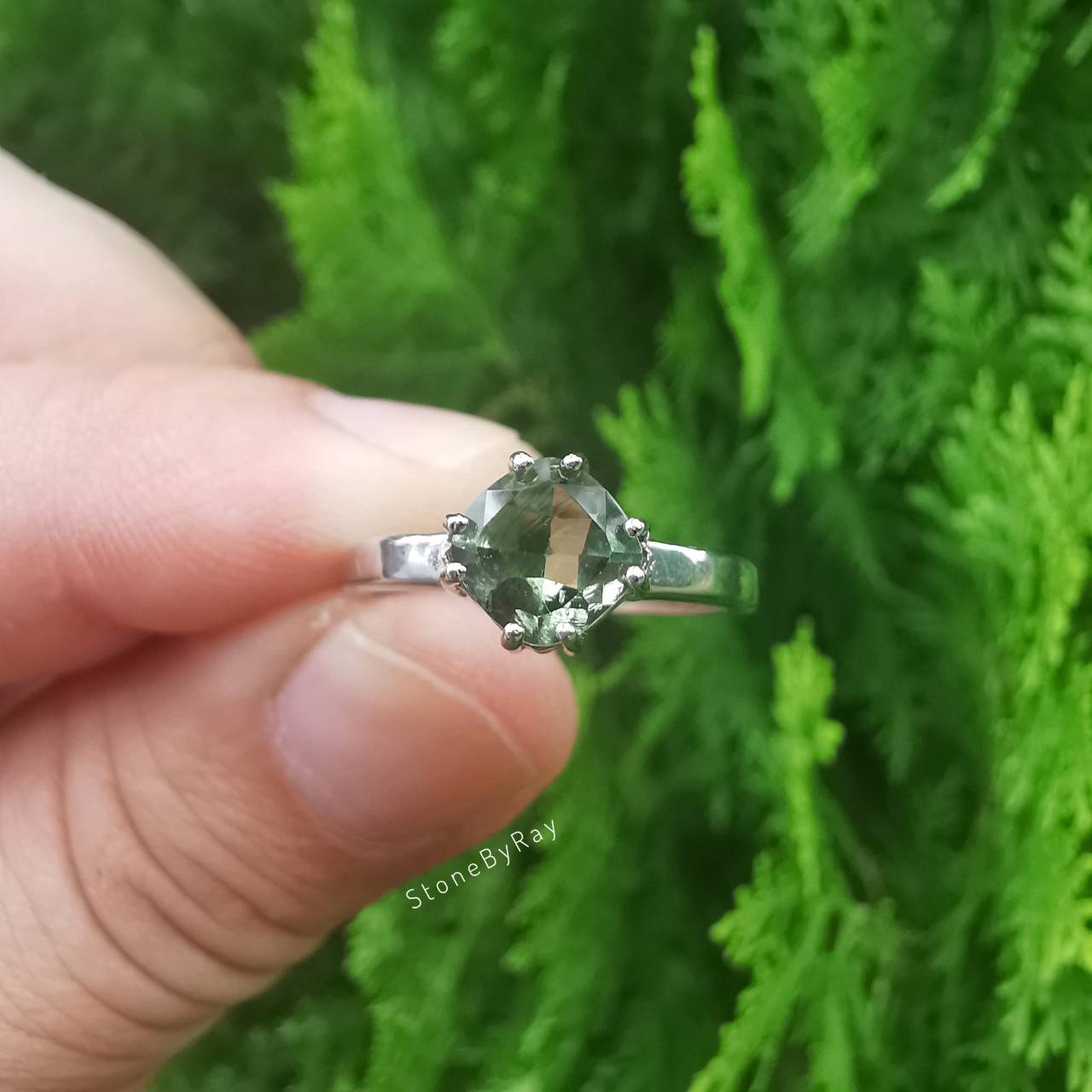 แหวนเงินสะเก็ดดาวโมดาไวต์(Moldavite)
