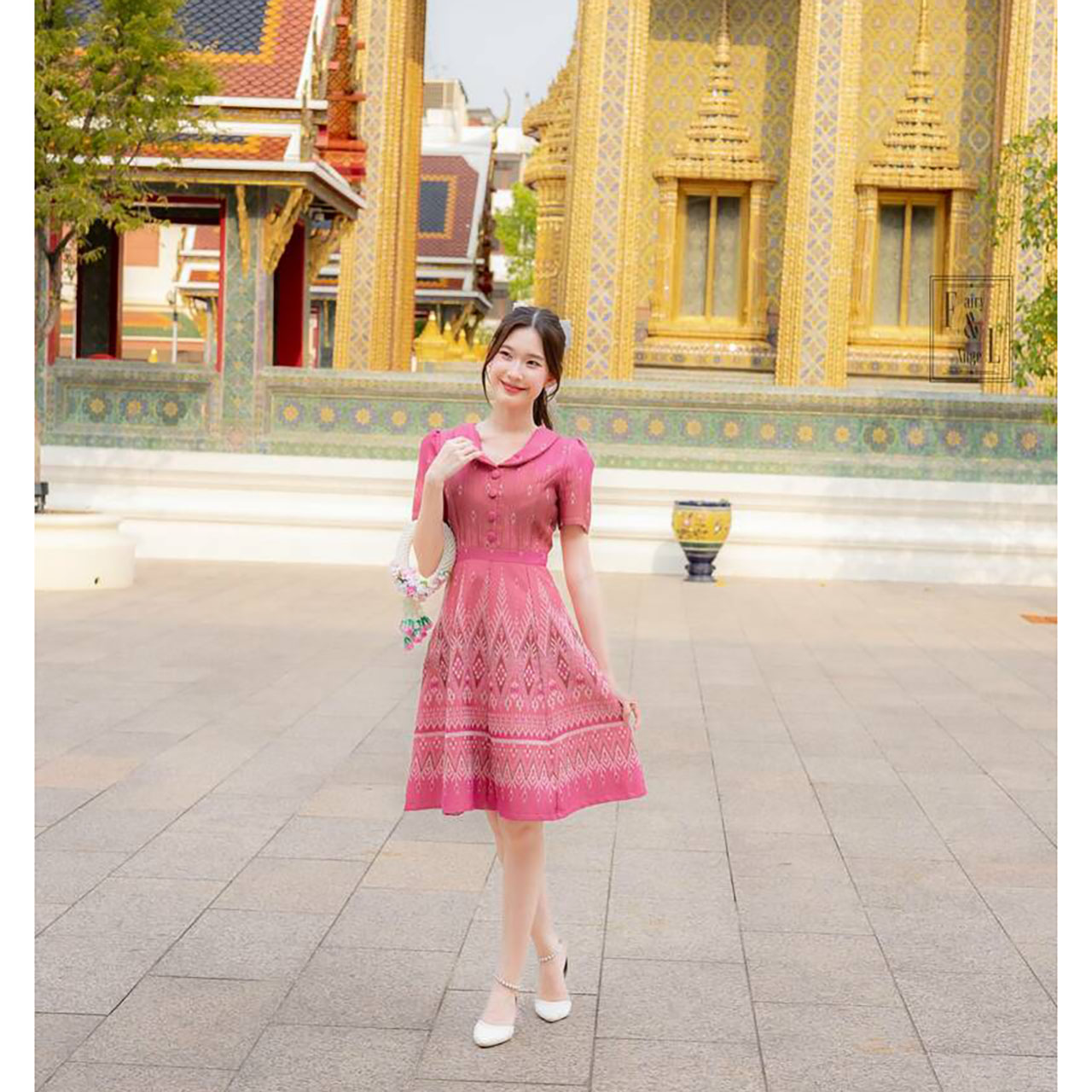 kudapy เดรสสั้นสีแดง/สีชมพู ผ้าไทยคอวีทรงบาน ใส่ออกงานสวยดูดี