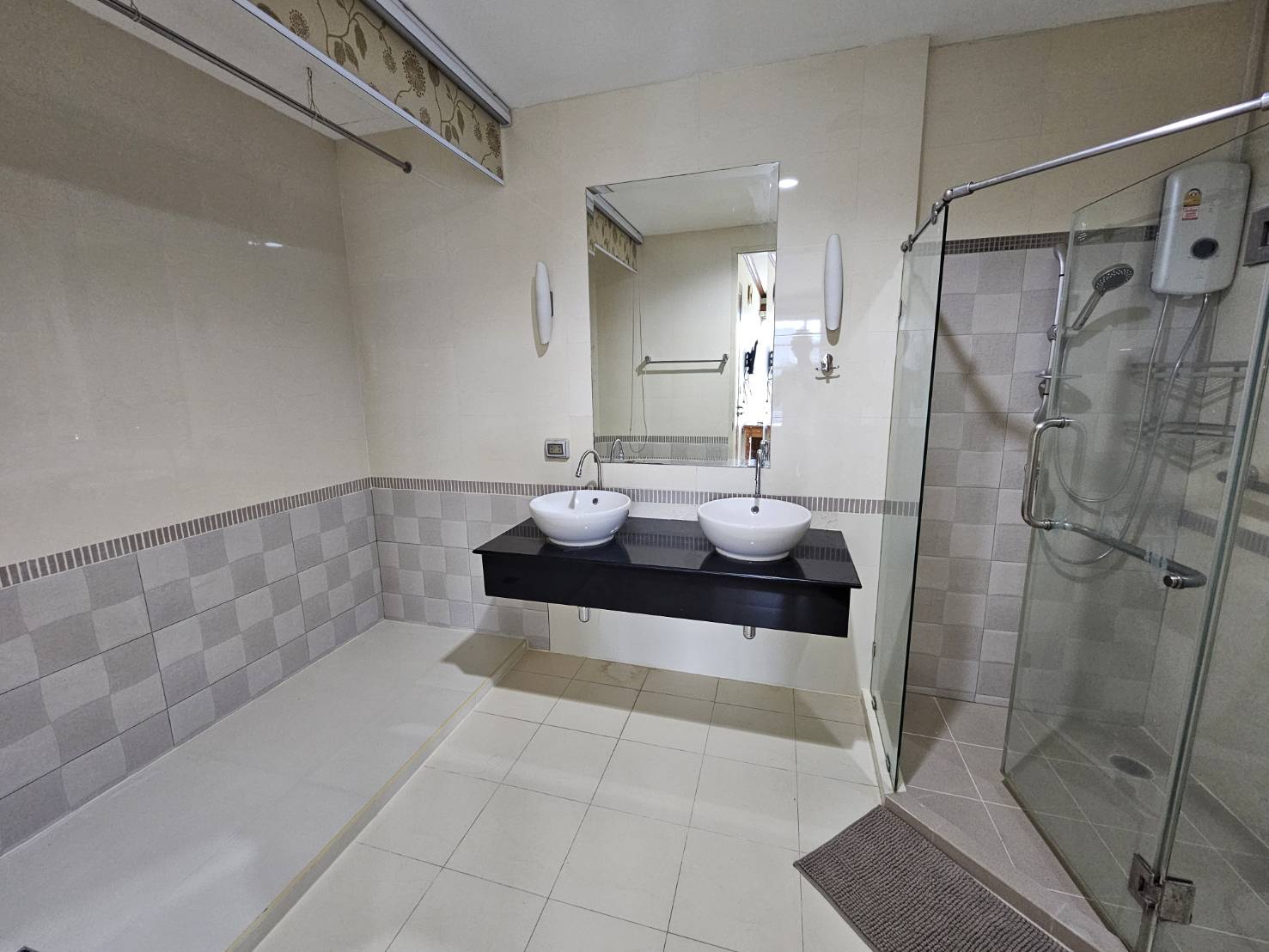 ปล่อยเช่าคอนโด Baan Klang Krung Siam-Pathumwan (บ้านกลางกรุง สยาม-ปทุมวัน) - 3ห้องนอน 3ห้องน้ำ 1ห้องนั่งเล่น - ใกล้ BTS ราชเทวี - ขนาดห้อง 140 ตรม. ชั้น 9