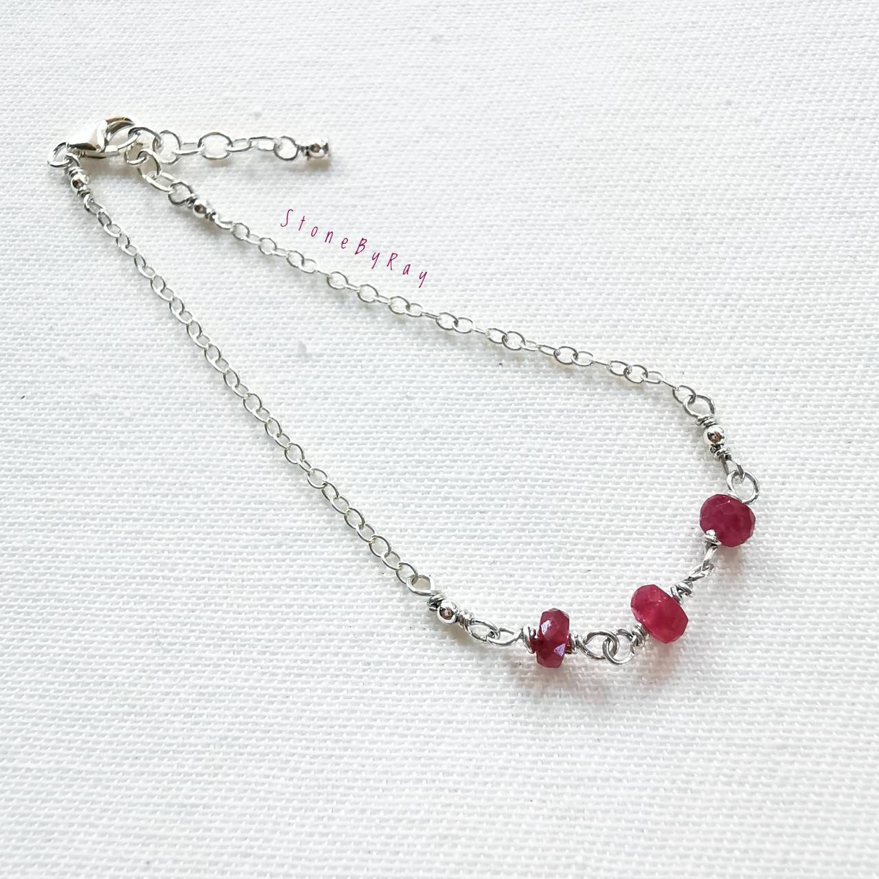 สร้อยข้อมือเงินดีไซน์กับพลอยทับทิมแท้(Ruby)