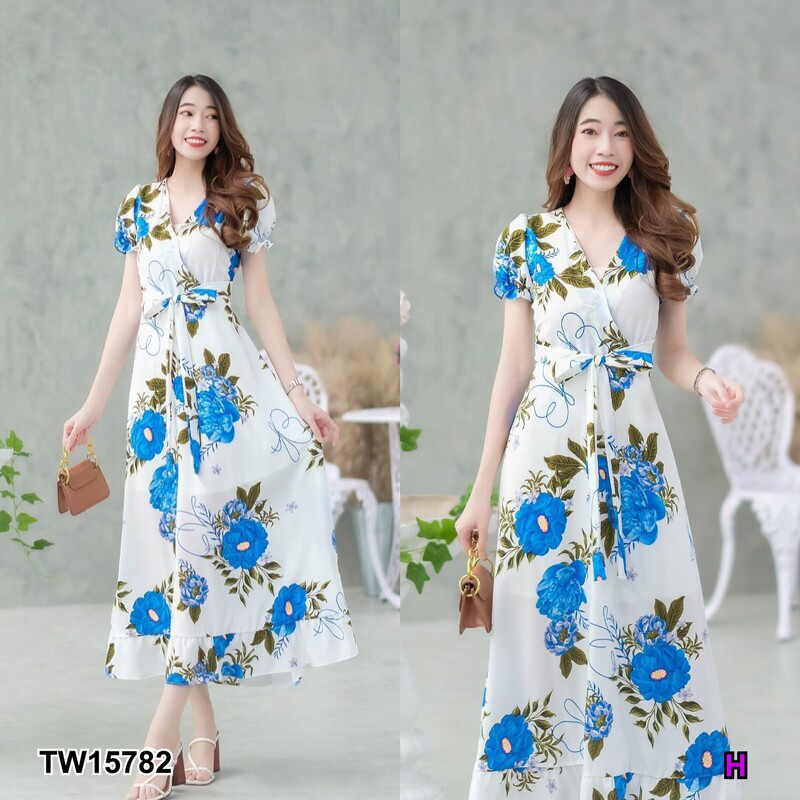 kudapy Maxi Dress แม็กซี่เดรส สีชมพู ฟ้า เหลือง จำนวนคอวีแขนตุ๊กตา ผ้าไหมอิตาลี่ พิมลายดอกไม้ ชายเดรสแต่งระบาย