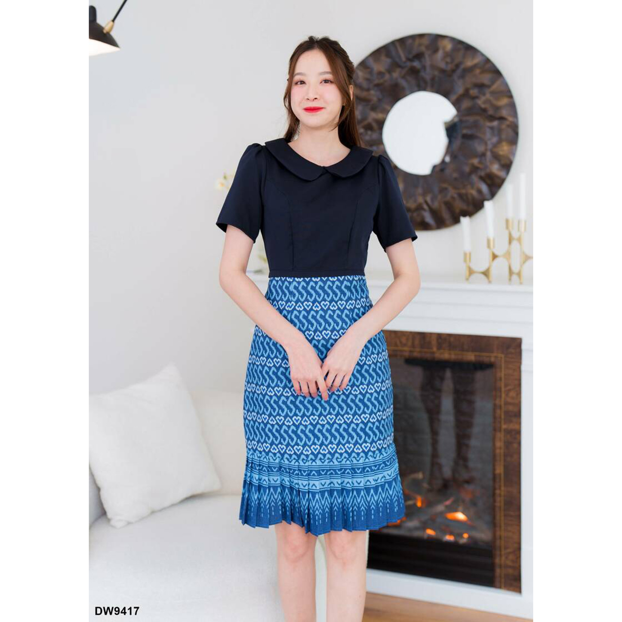 kudapy เดรสสั้นสีขาว/สีแดง/สีชมพู คอบัวกระโปรงลายไทย