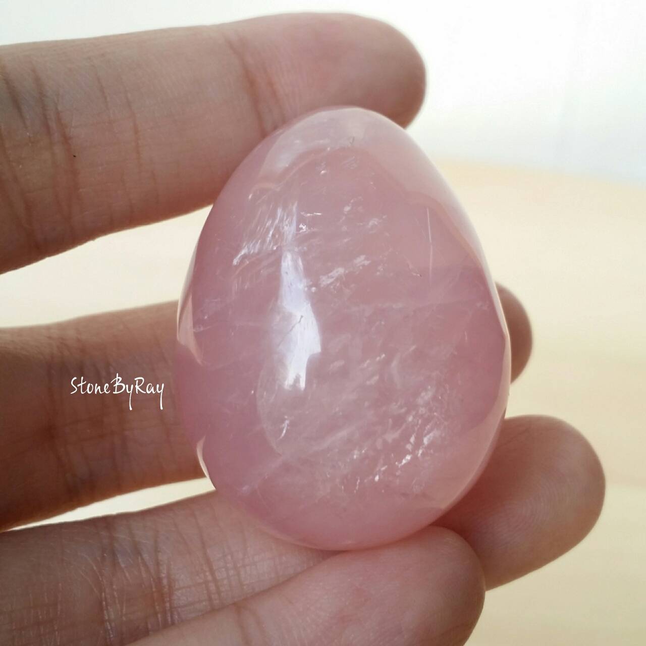 ไข่หินโรสควอตซ์ (Star Rose Quartz)