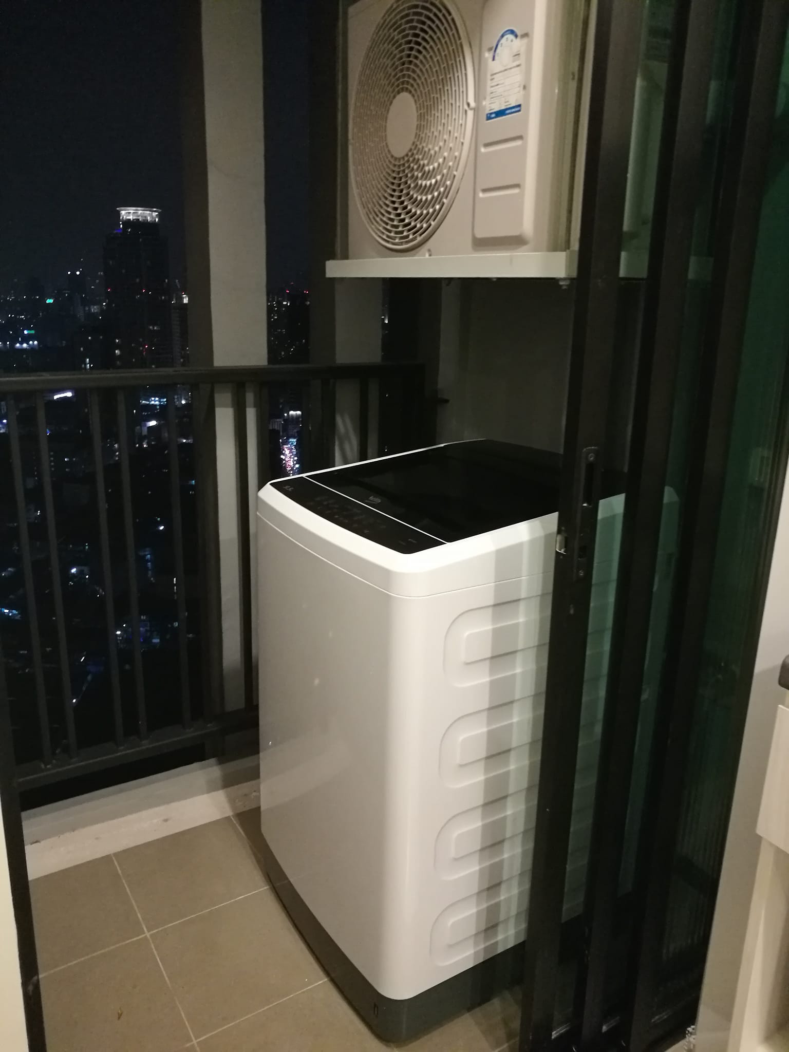 สนใจชมห้องติดต่อได้เลย Line ID: Smile-easy ปล่อยเช่าคอนโด The Base Park West Sukhumvit 77 (เดอะ เบส พาร์ค เวสต์ สุขุมวิท 77) - 1ห้องนอน 1ห้องน้ำ 1ห้องนั่งเล่น 1ห้องครัว - ใกล้ BTS อ่อนนุช - ขนาดห้อง 26 ตรม. ชั้น 36