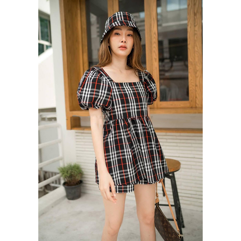 kudapyเซ็ทขาสั้นสีครีม/ดำ/น้ำตาล สุดชิค กับผ้าลาย burburry minidress ใส่แมชกับหมวก และขาสั้น บอกเลยว่า ปัง