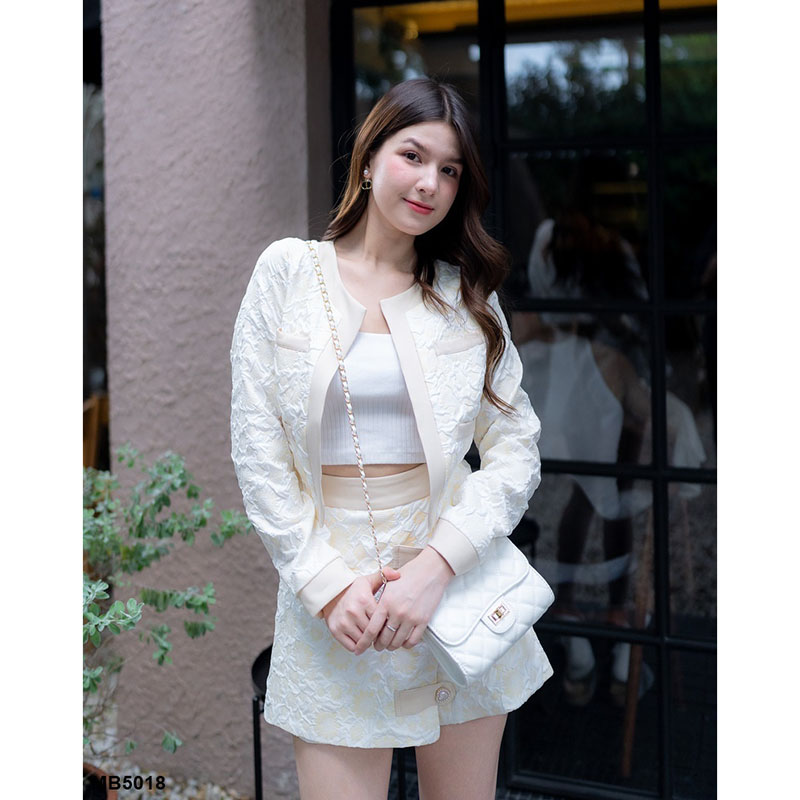 kudapy เซ็ทเสื้อแขนยาวสีครีม/สีเหลือง แต่งขอบมีกระเป๋า+กระโปรงกางเกง