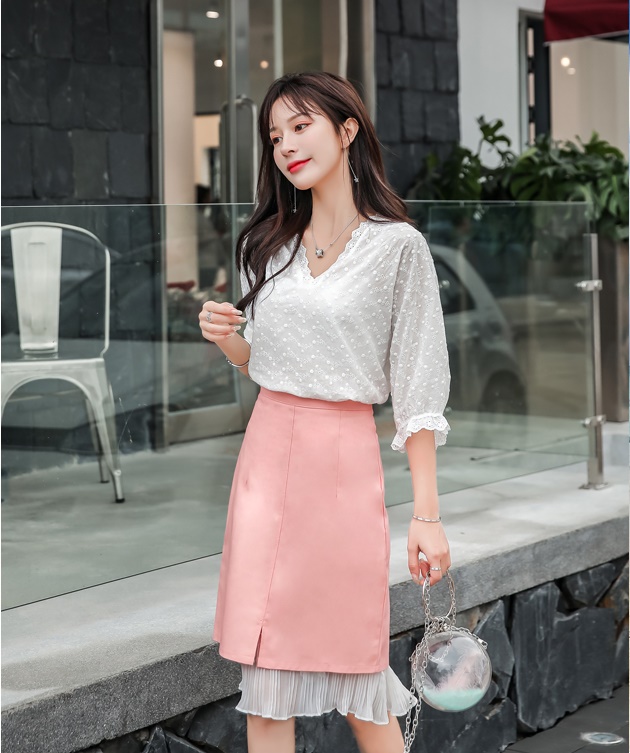 ชุดเซ็ท 2 ชิ้น เสื้อลูกไม้ฉลุสีขาว+กระโปรงสีชมพูแต่งระบาย ทรงน่ารักมากๆๆค่ะ