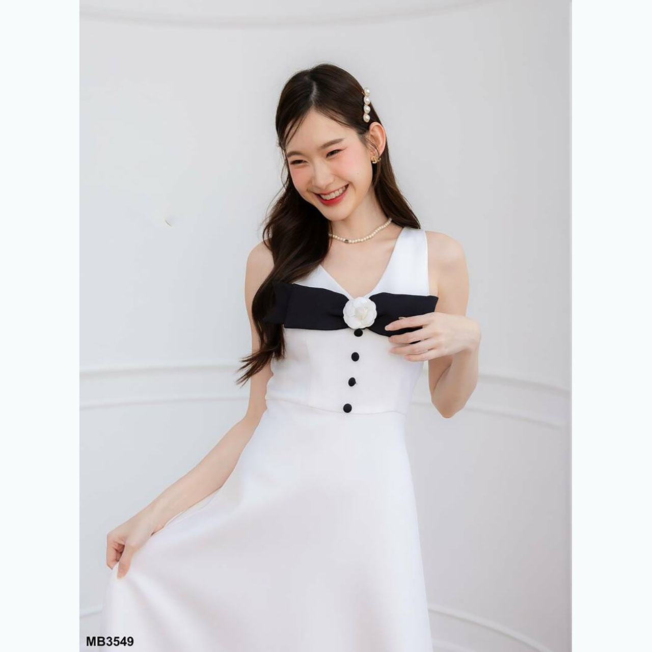 kudapy เดรสยาวสีขาว/สีชมพู+โบว์ดอกไม้ติดอกใส่เที่ยว ออกงานสวยดูดี