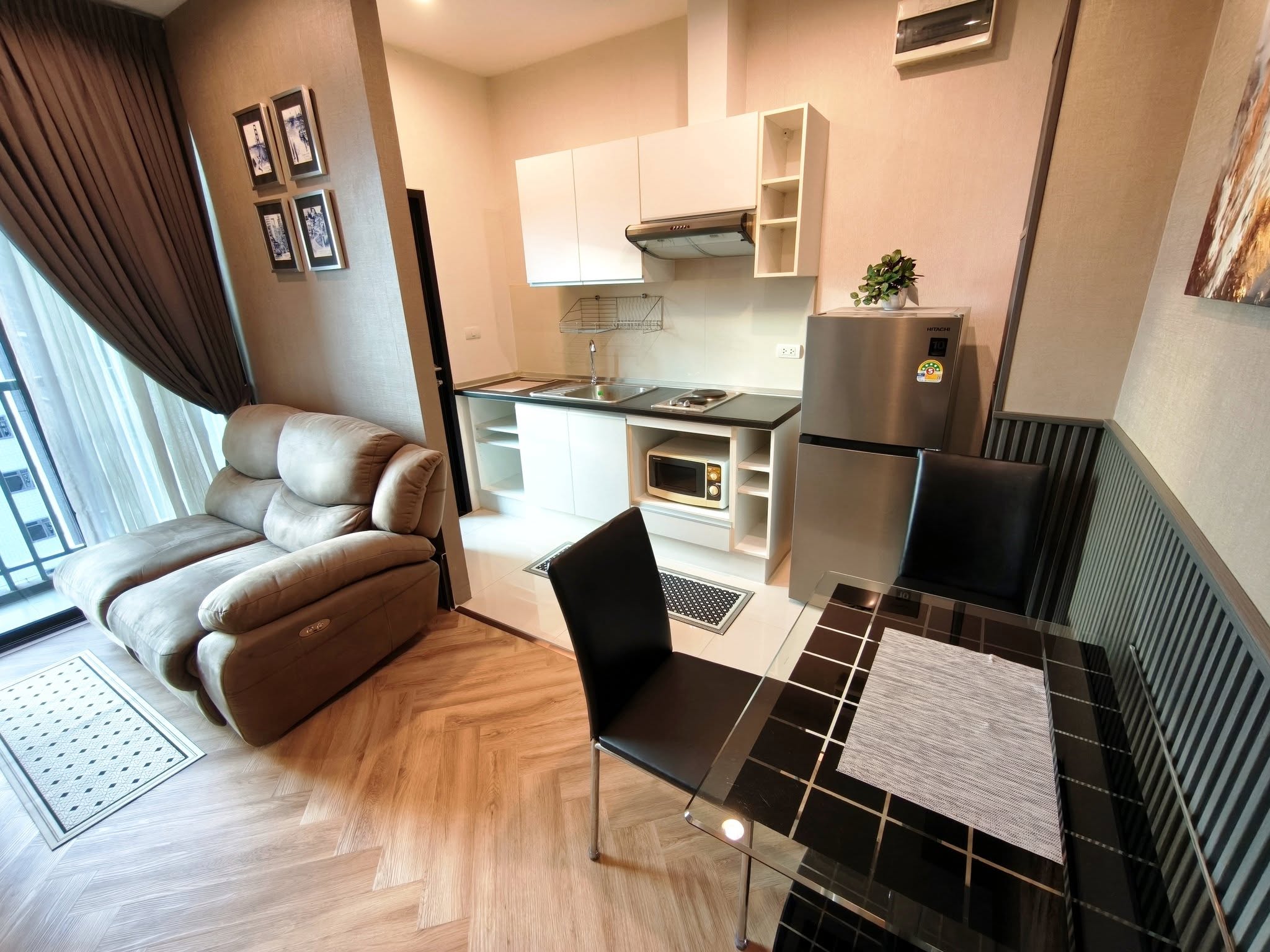 ชื่อโครงการ Astro Chaeng Wattana (เอสโทร แจ้งวัฒนะ) ให้เช่า 1นอน 1น้ำ ขนาด 36 ตรม ชั้น 35 ราคา 11,000