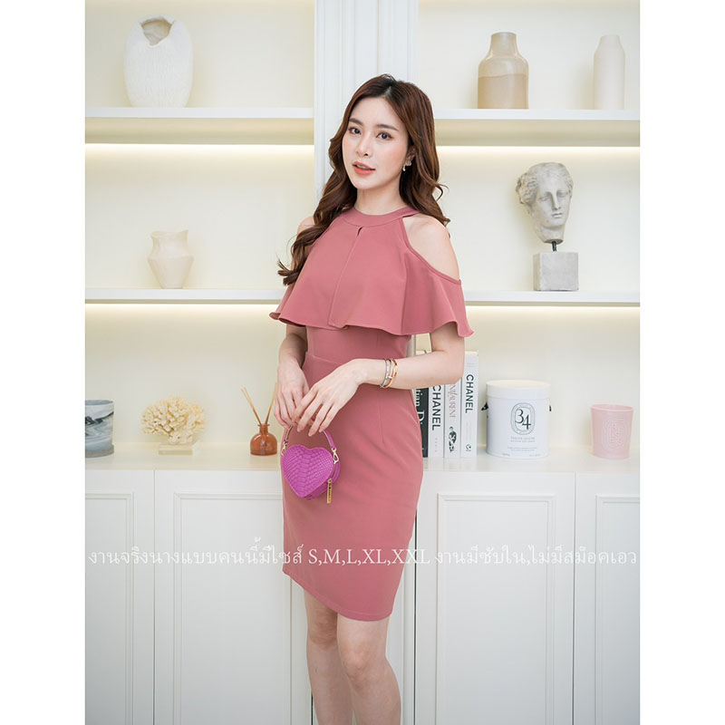 kudapy เดรสสั้นสีไวน์แดง/สีชมพูกลีบบัว/สีฟ้า/สีชมพูอ่อน เว้าไหล่ระบายผ้าบาบี้