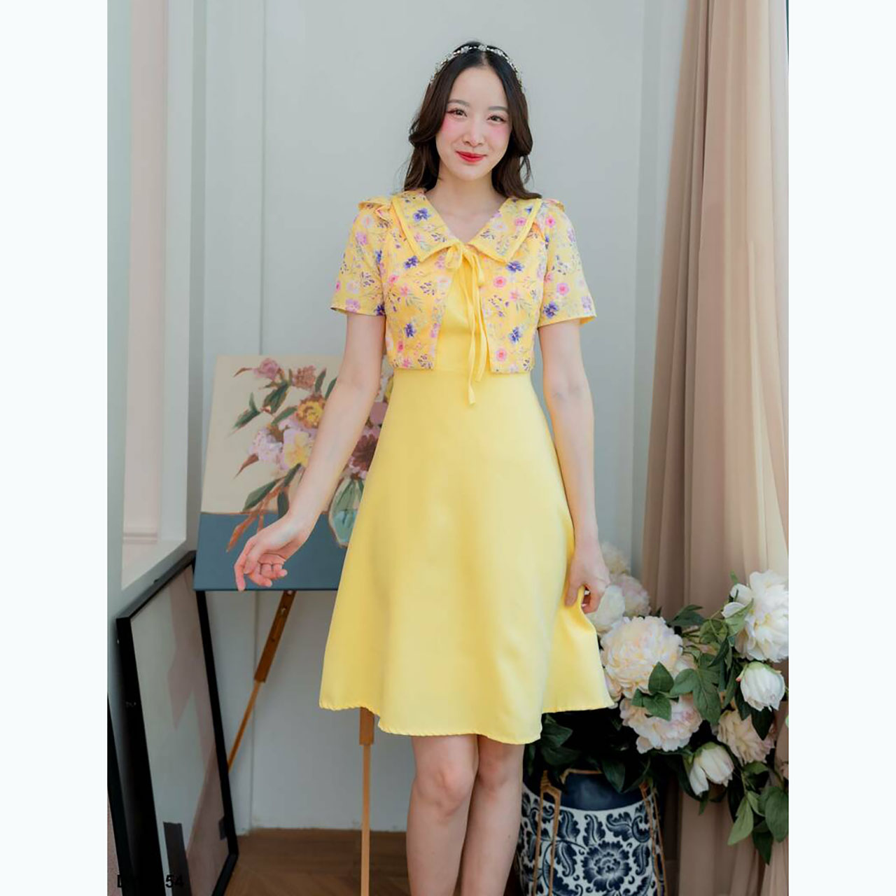 kudapy เดรสสั้นสีชมพู/สีม่วง/สีเหลือง ผ้าพื้นกั๊กลายดอกผูกโบว์