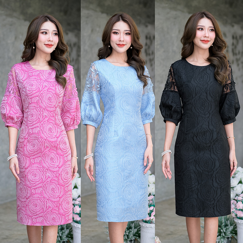 kudapy เดรสสั้นสีฟ้า/สีดำ/สีชมพู เป็นผ้าลายสวย เนื้อผ้า jacquard สามมิติ ลายสวยหรูมีมิติ ทั้งทรงทั้งผ้าสวยมากๆ ช่วงแขนตัดเย็บทรงบอลลูนจั้มปลายแขน