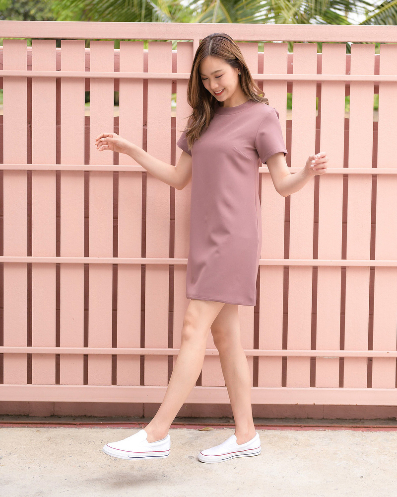 kudapy เดรสคอกลมแขนสั้น เน้นแบบเรียบใส่ง่าย ทรงสวยใส่สบาย ผ้าเนื้อนิ่มไม่หนาไม่บางเกินไป