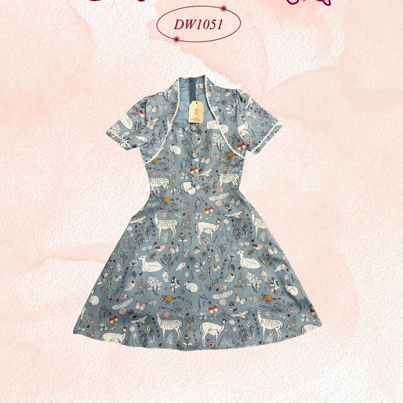 kudapy เดรสสั้นสีน้ำตาล/สีเขียว/สีเทา ผ้าลื่นลายน่ารักติดมินิมอลนิดๆ เหมาะสำหรับใส่ไปทำงานได้ในทุกๆวัน กระโปรงทรงบาน