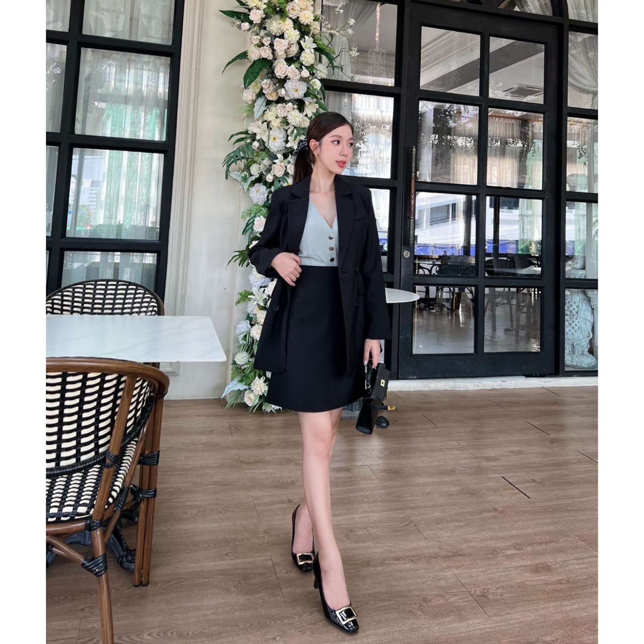 kudapy เสื้อสูท+กระโปรง ผ้าดีมากเว่อร์ ตัวเสื้อแต่งกระดุมด้านหน้า 4 เม็ด มีซับในทั้งตัว