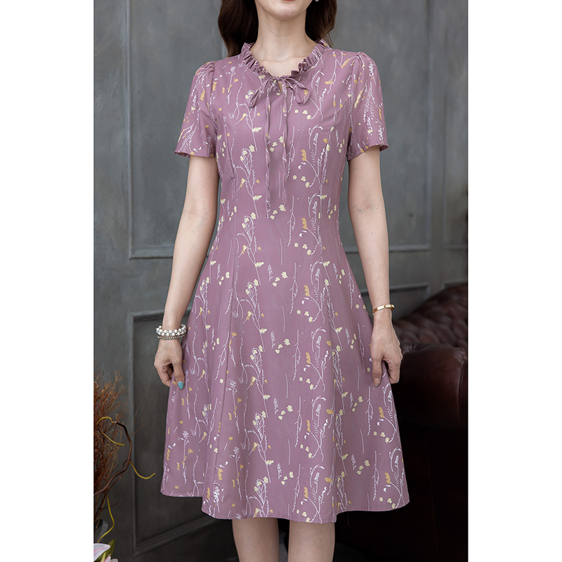 kudapy เดรสสั้นสีครีม/สีกะปิ พิมพ์ลายดอก ทรงสวยใส่ได้ทุกวัน เนื้อสัมผัสผ้าดีมากนุ่มลื่น ดีเทลจับจับช่วงคอผูกโบว์