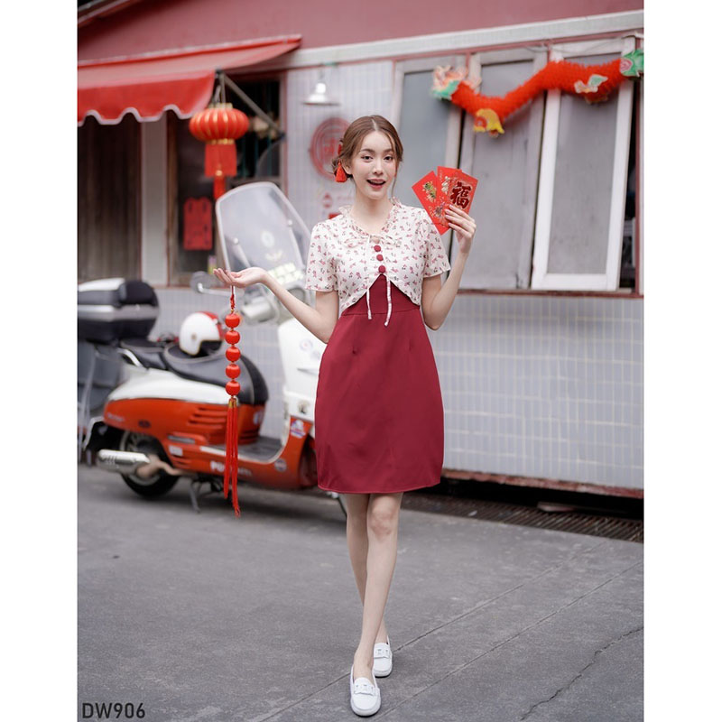 kudapy เดรสสั้นสีแดง ท่อนบนลายดอกแต่งโบว์ระบาย