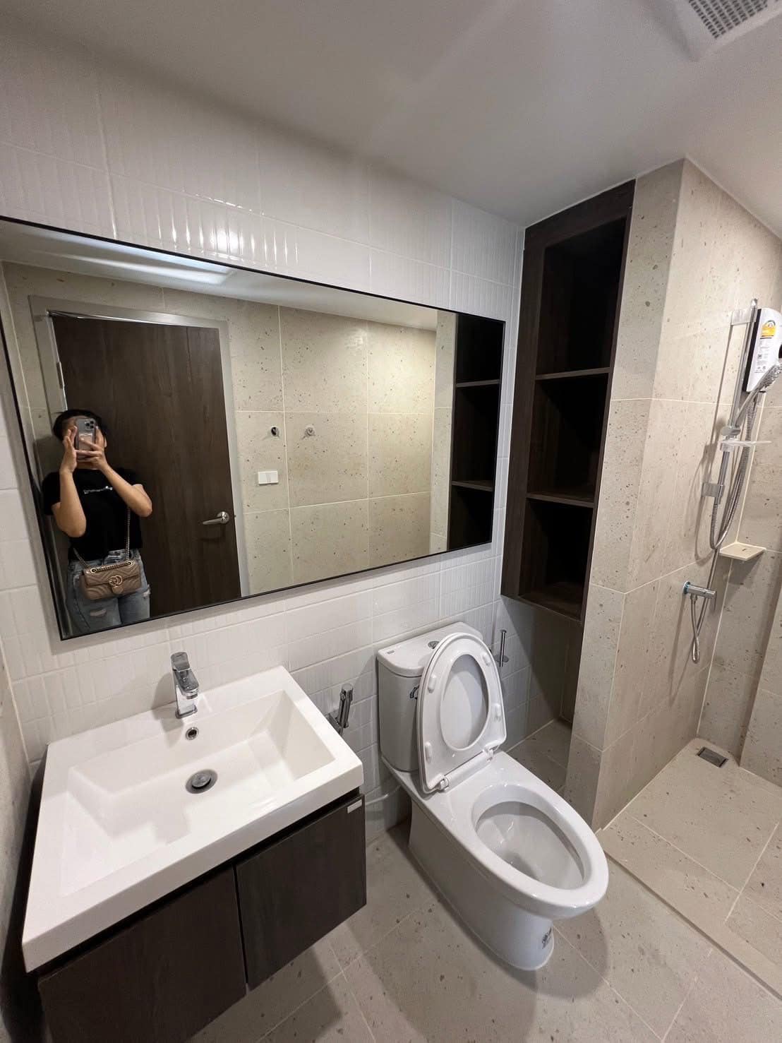 ปล่อยเช่า Nue Cross Khu Khot Station (นิว ครอส คูคต สเตชัน) - โซนพื้นที่ BTS คูคต 1ห้องนอน 1ห้องน้ำ - ขนาดห้อง 30.68 ตรม. ชั้น 8 ตึก C วิวรถไฟฟ้า - ให้เช่า 11,000 ต่อเดือน