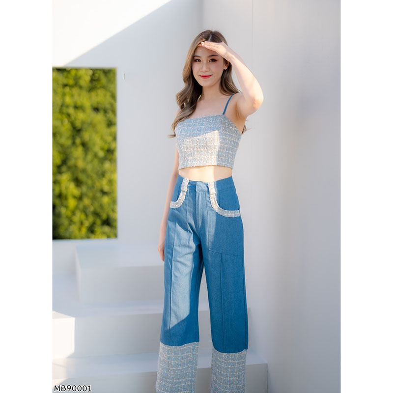 kudapy ชุด Set เสื้อ Crop สายเดี่ยวผ้าทวิตสีฟ้า มาพร้อมกางเกงยีนส์แฟชั่นทรงกระบอกแต่งผ้าทวิตปลายกางเกง