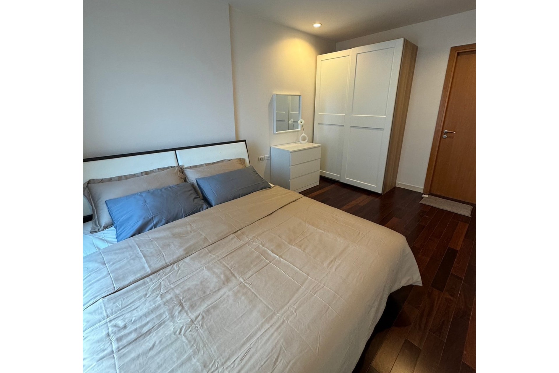 ปล่อยเช่าคอนโด Circle Condominium (เซอร์เคิล คอนโดมิเนียม) - 2ห้องนอน 2ห้องน้ำ 1ห้องครัว 1ห้องนั่งเล่น - ใกล้ MRT เพชรบุรี/Arlมักกะสัน/มศว. - ขนาดห้อง 74 ตรม. ชั้น 19 ที่จอดรถ2คัน