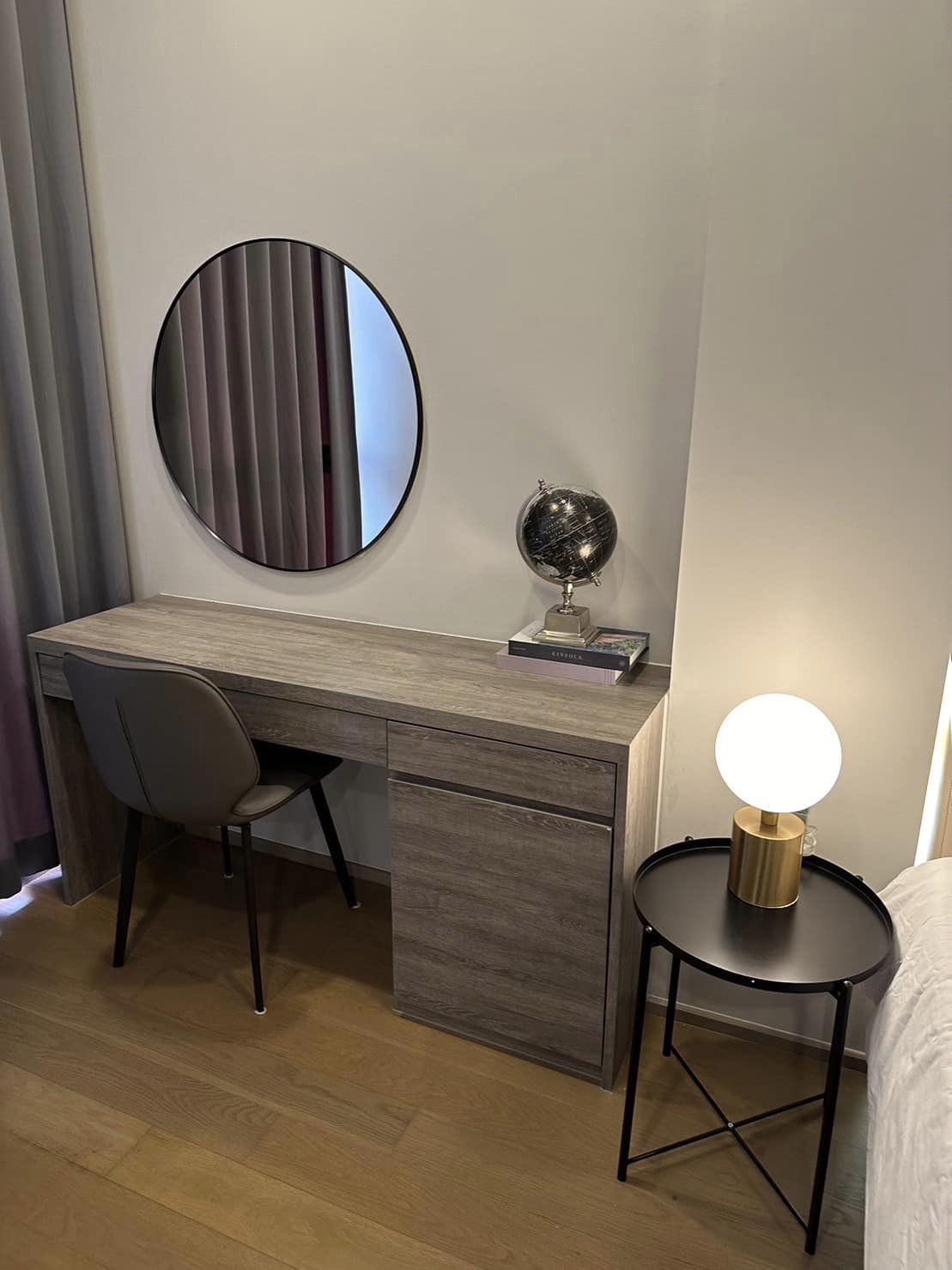 สนใจชมห้องติดต่อได้เลย Line ID: Smile-easy ปล่อยเช่าคอนโด Ashton Chula - Silom (แอชตัน จุฬา - สีลม) - 1ห้องนอน 1ห้องน้ำ 1ห้องนั่งเล่น - ใกล้ MRT สามย่าน - ขนาดห้อง 34.44 ตรม. ชั้น 54