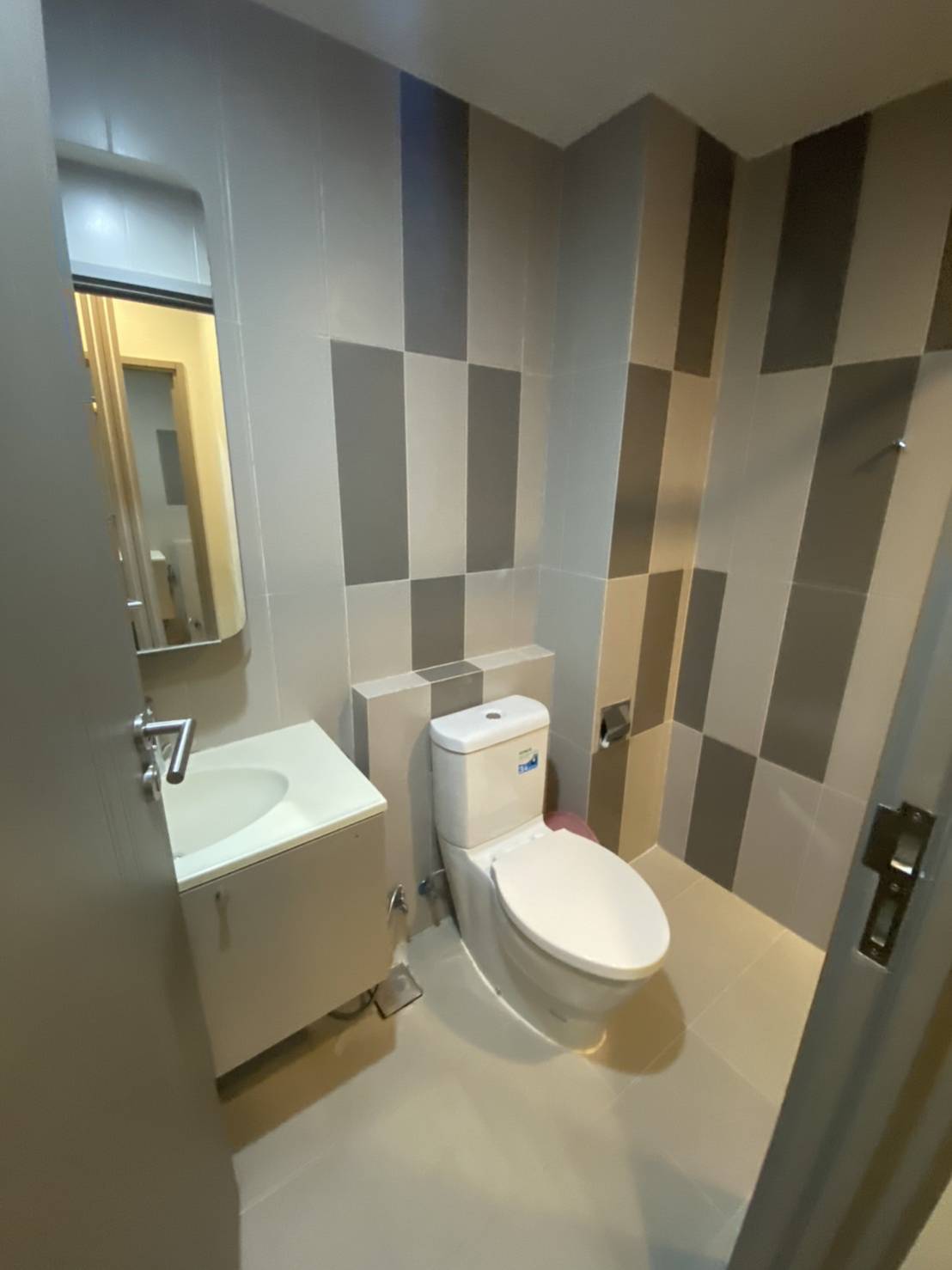 ให้เช่าคอนโด TEAL Sathorn - Taksin (ทีล สาทร - ตากสิน) - ตกแต่งเฟอร์ครบมีเครื่องซักผ้า - การเดินทาง: ใกล้สถานีรถไฟฟ้า BTS วงเวียนใหญ่