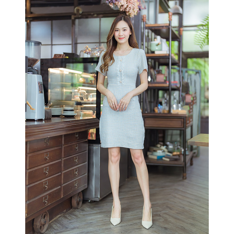 kudapy เดรสสั้นสีชมพู/สีเขียว/สีฟ้า ผ้าทอแต่งกระดุมมุก