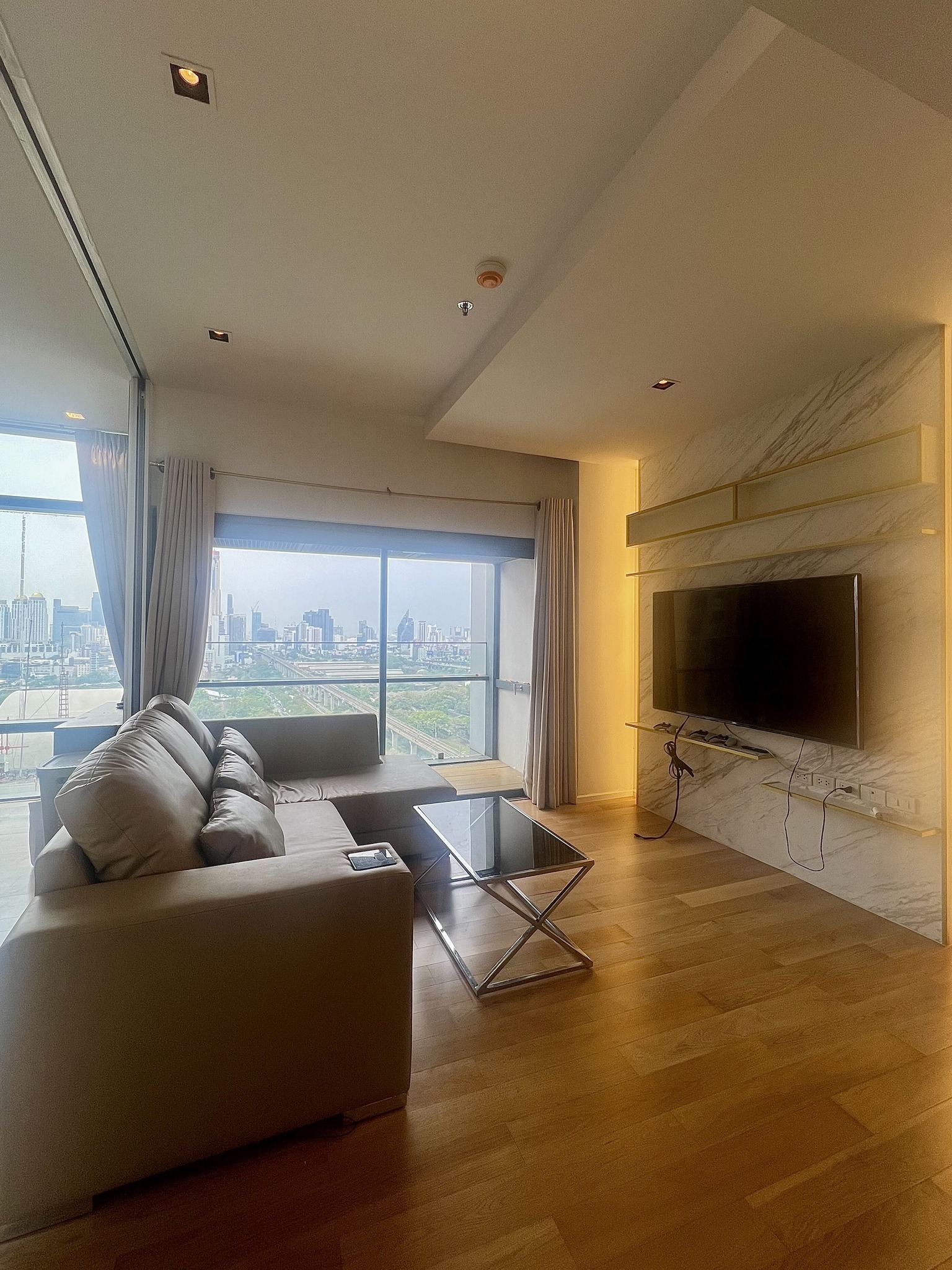 ให้เช่าคอนโด Circle Living Prototype (เซอร์เคิล ลิฟวิ่ง โปรโตไทพ์) - โซนพื้นที่ MRT เพชรบุรี - ห้องแบบ 1ห้องนอน 1ห้องน้ำ - ขนาดห้อง 46 ตรม. ชั้น 21