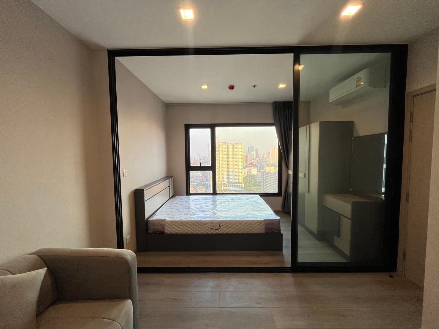 ให้เช่าคอนโด The Politan Rive (เดอะ โพลิแทน รีฟ) - ตกแต่งเฟอร์ครบ - การเดินทาง: MRT พระนั่งเกล้า