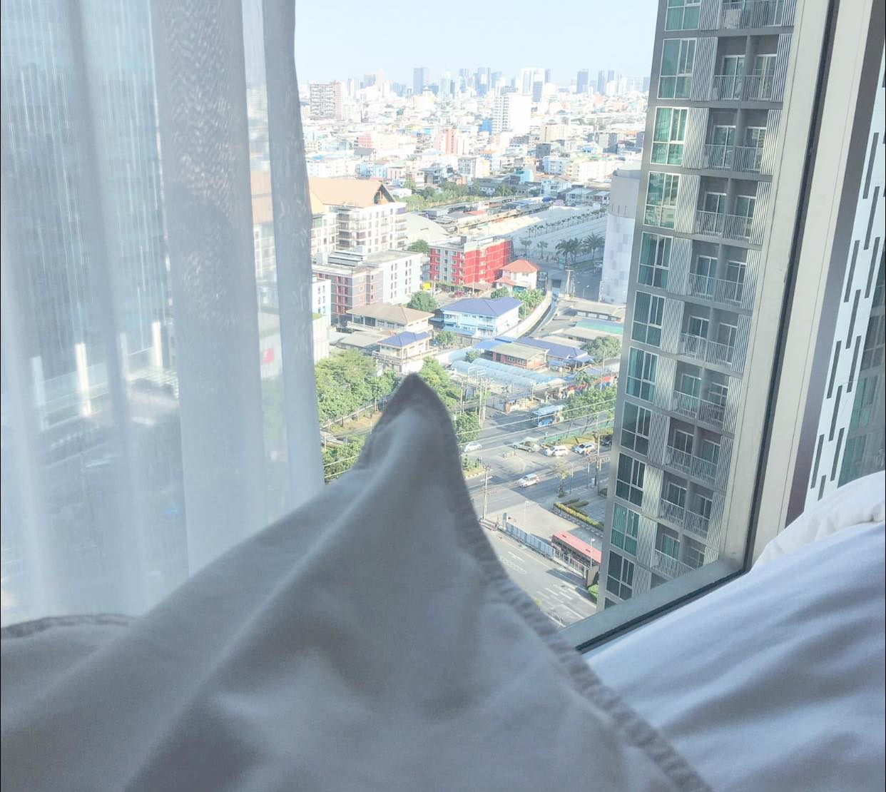 High Rise โซนพื้นที่ MRT ศูนย์วัฒนธรรมฯ ให้เช่าห้องแบบ 2ห้องนอน 1ห้องน้ำ คอนโด Noble Revolve Ratchada 2 (โนเบิล รีวอลฟ์ รัชดา 2) ขนาดห้อง 39 ตรม. ชั้น 20