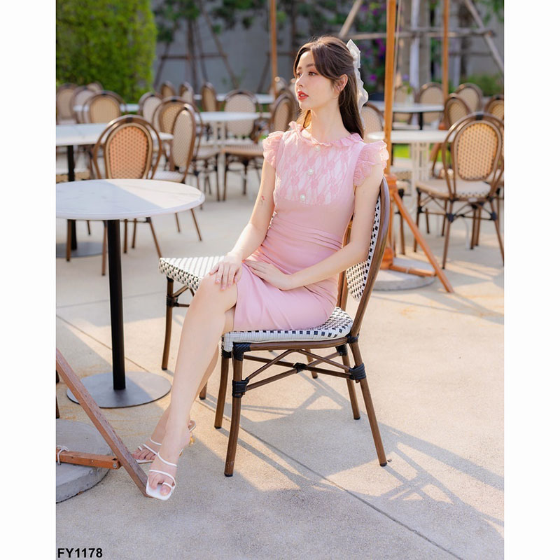 kudapy เดรสสั้นสีชมพู/สีขาว ออกงานสุดหรู สไตล์เรียบๆ ทรงเข้ารูปแขนกุด แต่งผ้าชีฟอง เพิ่มลูกไม้