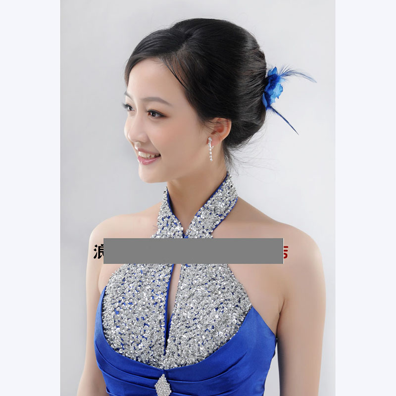 kudapy ชุดราตรียาวสีน้ำเงิน/เขียวมรกต คล้องคอ ปักเลื่อมเน้นช่วงเอว และปกคอจีน