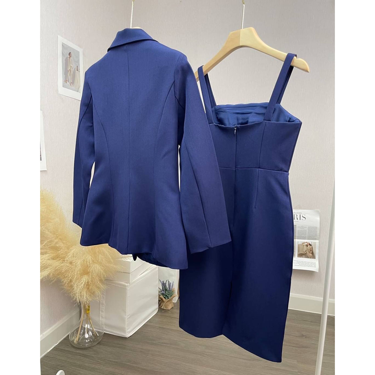 kudapy Set blazer +dress เรียบหรู ใส่สบาย เสื้อสูทออกแบบให้เป็นทรงใหญ่กว่าเดรส มีความสุภาพ มีฟองน้ำเสริมไหล่บาง ให้ทรงดูสวย มีซับในทั้งตัว