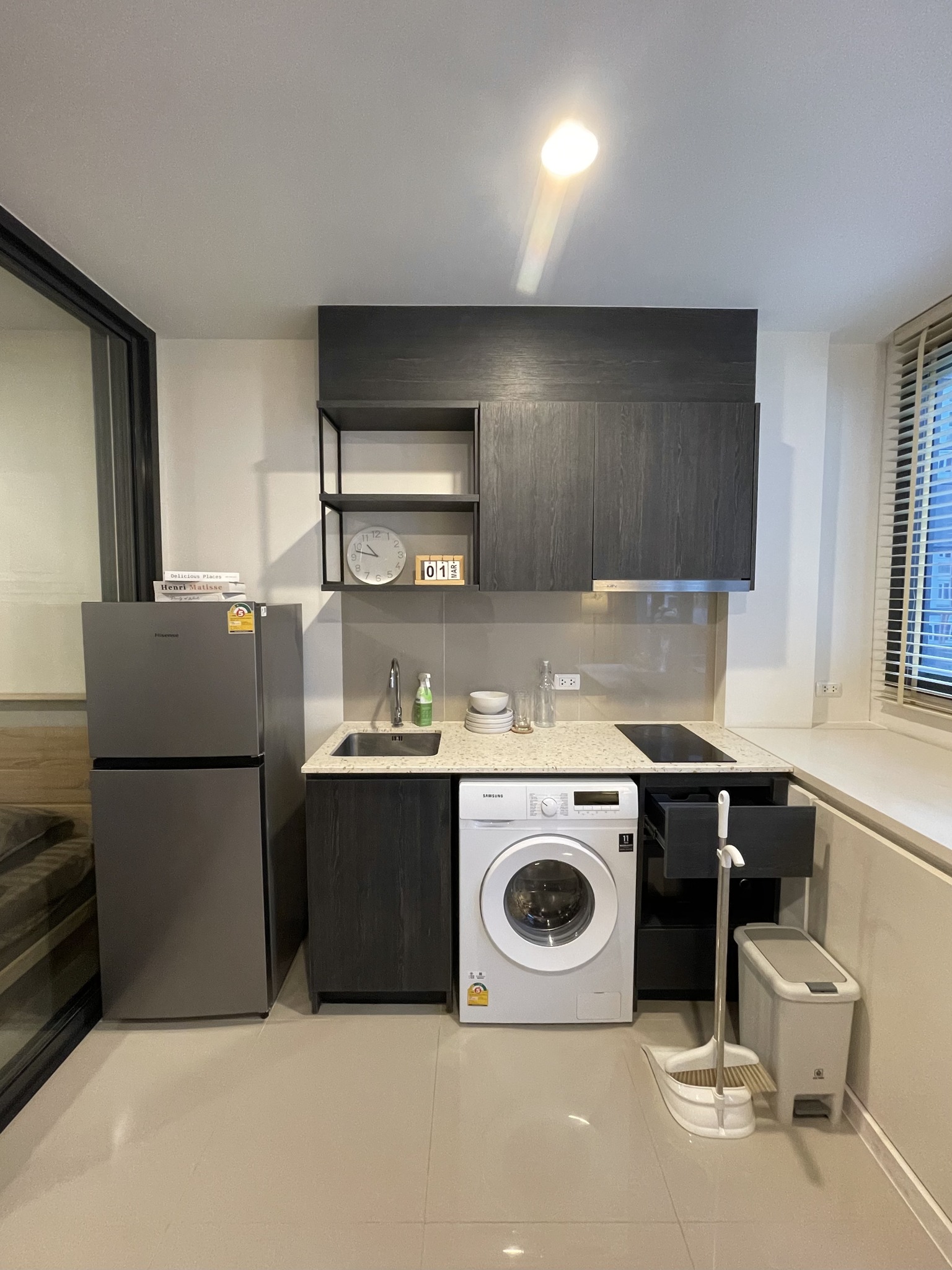 ให้เช่าห้องแบบ Studio 1ห้องน้ำ 1ครัวแยก โซนพื้นที่ MRT ห้วยขว้าง คอนโด xt huaikhwang (เอ็กซ์ที ห้วยขวาง) ขนาดห้อง 30 ตรม. ชั้น 9 ตึก B