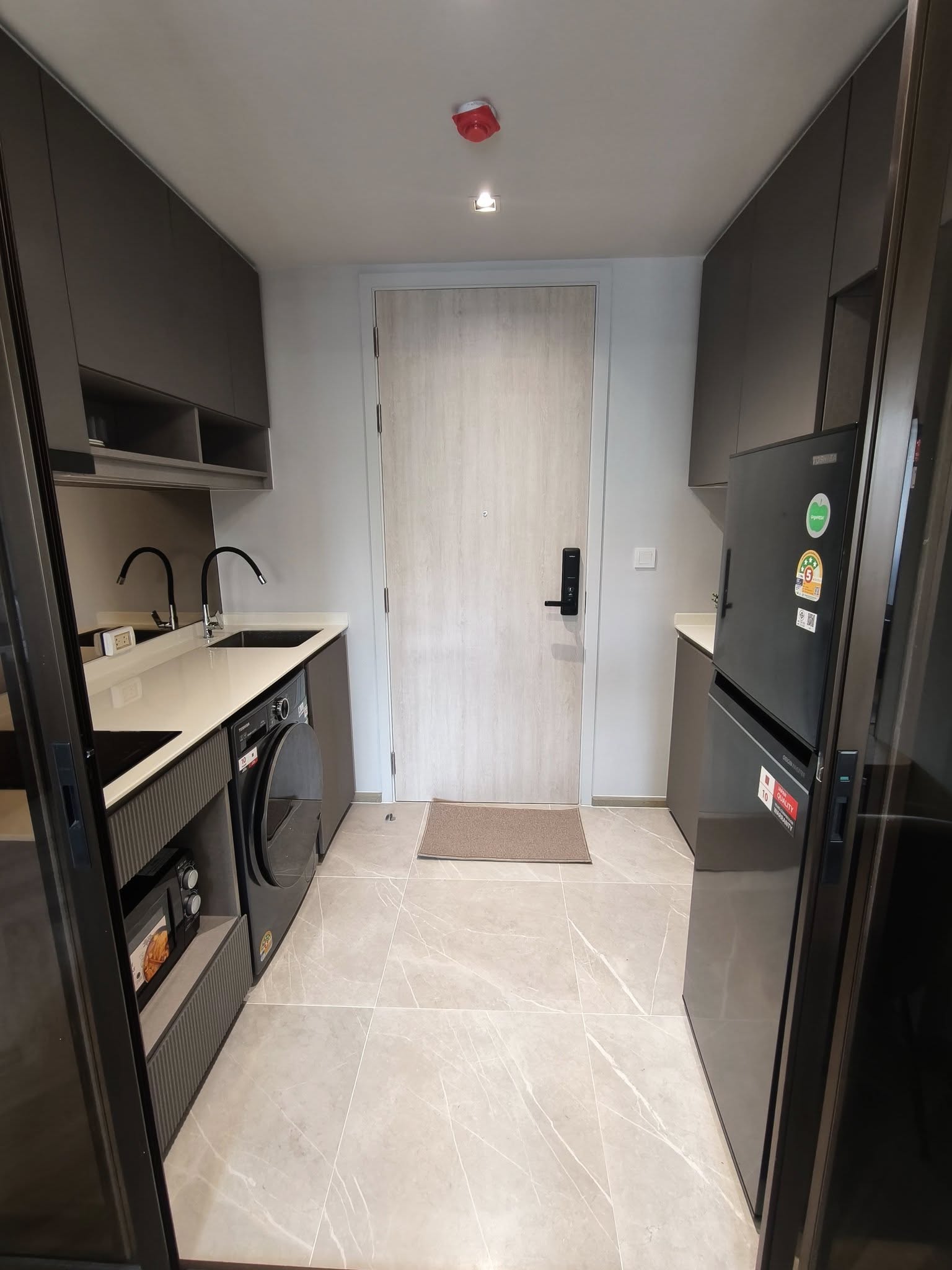 ให้เช่าห้องใหม่คอนโด Chapter Thonglor 25 (แชปเตอร์ ทองหล่อ 25) โซนพื้นที่ BTS ทองหล่อ ห้องแบบ 1ห้องนอน / 1ห้องน้ำ / โซนครัวปิด ขนาดห้อง 35 ตรม. ชั้น 6