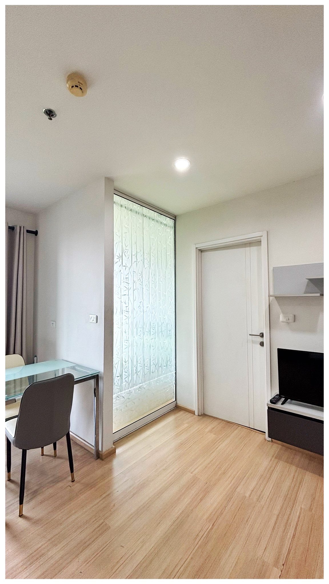 ให้เช่าห้องแบบ 1ห้องนอน 1ห้องน้ำ โซนพื้นที่ MRT เมืองทอง คอนโด The Base Chaengwattana (เดอะ เบส แจ้งวัฒนะ) High Rise ขนาดห้อง 26 ตรม. ชั้น 11 ตึก A ให้เช่า 8,000 ต่อเดือน สัญญาขั้นต่ำ 1 ปี