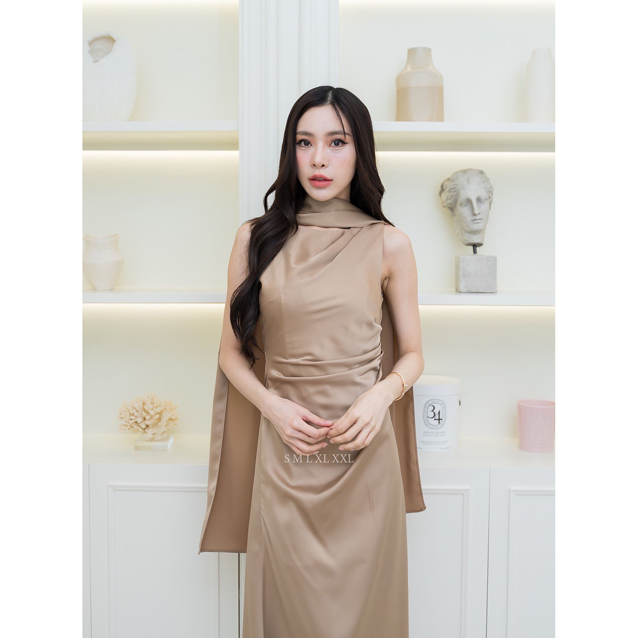 kudapy เดรสยาวแขนกุด มาพร้อมผ้าคลุมไหล่สวยเก๋ ชุดไปงานแต่งงาน ชุดออกงาน ชุดเพื่อนเจ้าสาว ผ้าเครปซาติน