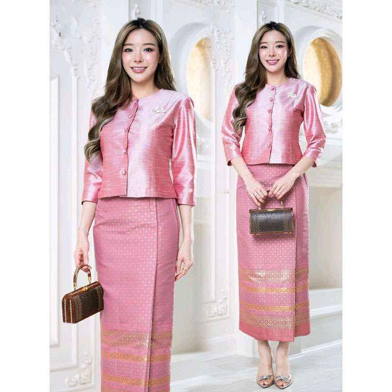 kudapy เซตสีขาวเงิน เรือนต้น เสื้อผ้าไหมอัดกาว กระดุมผ่าหน้า รุ่นนี้สวยลุคคุณนาย ผสมผสานความเป็นไทยได้อย่างลงตัว+ผ้าถุงทอลายกวินตรา