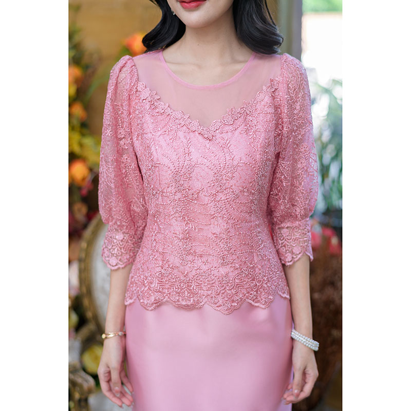 kudapy เดรสสั้นสีน้ำตาลทอง/สีชมพู ลูกไม้เงาปักลายผสมเลื่อมหรูหรา ดีไซน์สวย ด้านบนเป็นเสื้อด้านล่างผ้าไหมญี่ปุ่น แต่เป็นเดรสชิ้นเดียว