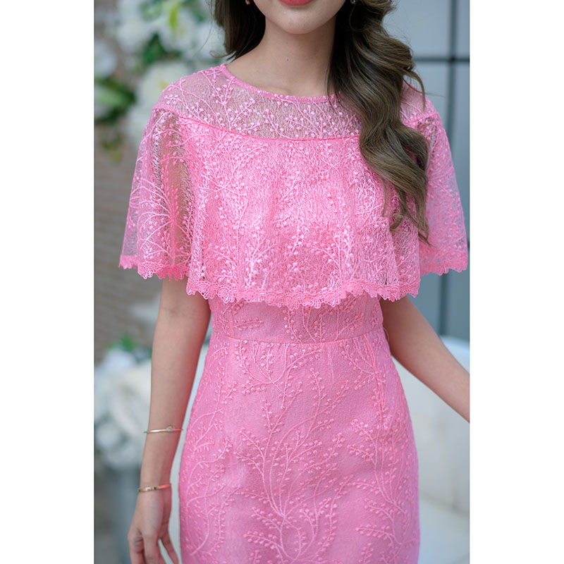 kudapy เดรสสั้นสีชมพู/สีฟ้า ลูกไม้ปักซีทรู ดีไซน์คลุมไหล่สวยๆเก๋ๆ อำพรางต้นแขนได้ดี รุ่นนี้ลายผ้าเรียบง่ายแต่สวยสไตล์เรียบหรู