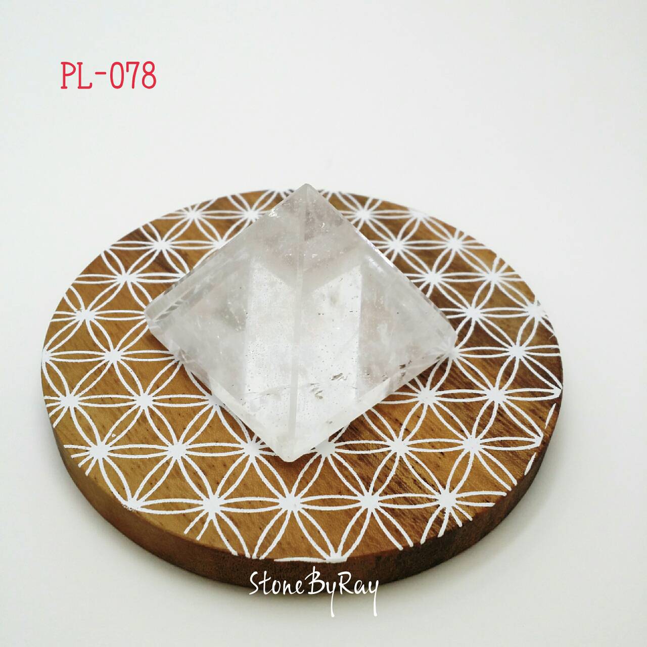 หินคริสตัลควอตซ์เจียรทรงพีระมิด PL-078