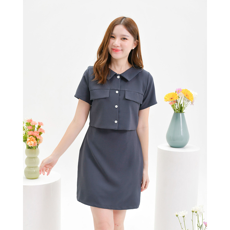 kudapy kudapy kudapy เดรสสั้นสีเทาเข้ม/สีเขียวทหาร/สีกรม คอปก คัทติ้งตัดต่อช่วงอก เพิ่มดีเทลปากกระเป๋าเก๋ๆ ดีไซน์น่ารัก กระดุมอกแกะได้จริง เพิ่มความชิคๆเก๋ๆ ใส่สวยปัง