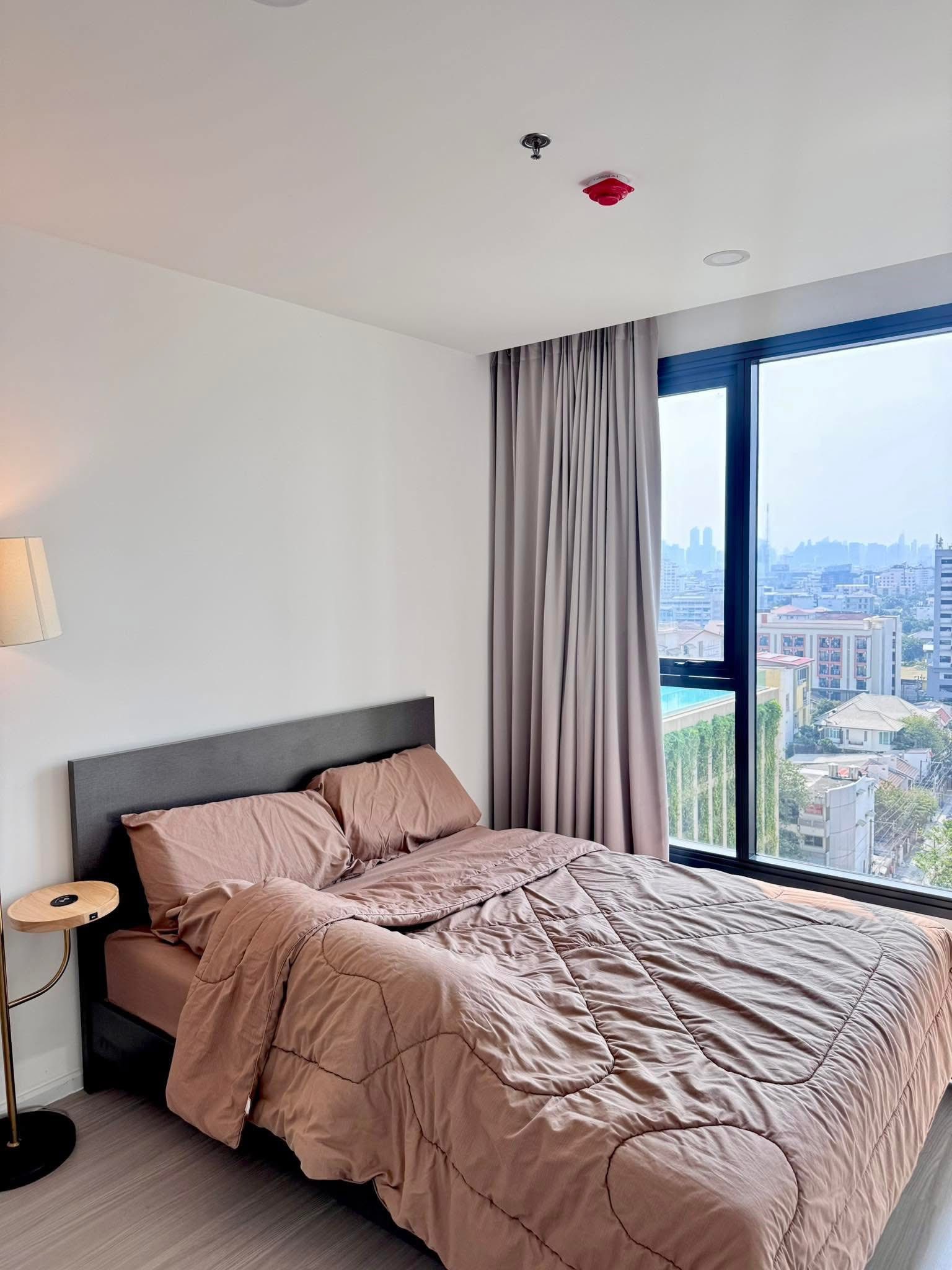 High Rise โซนพื้นที่ BTSหมอชิต MRTจตุจักร ให้เช่าห้องแบบ 1ห้องนอน 1ห้องน้ำ คอนโด Denim Jatujak (เดนิม จตุจักร) ขนาดห้อง 34 ตรม. ชั้น 11 ตึก C
