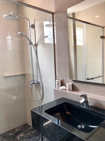 ให้เช่า Edge Sukhumvit 23 (เอดจ์ สุขุมวิท 23) 1นอนห้องมุมวิวสวนและสระว่ายน้ำ