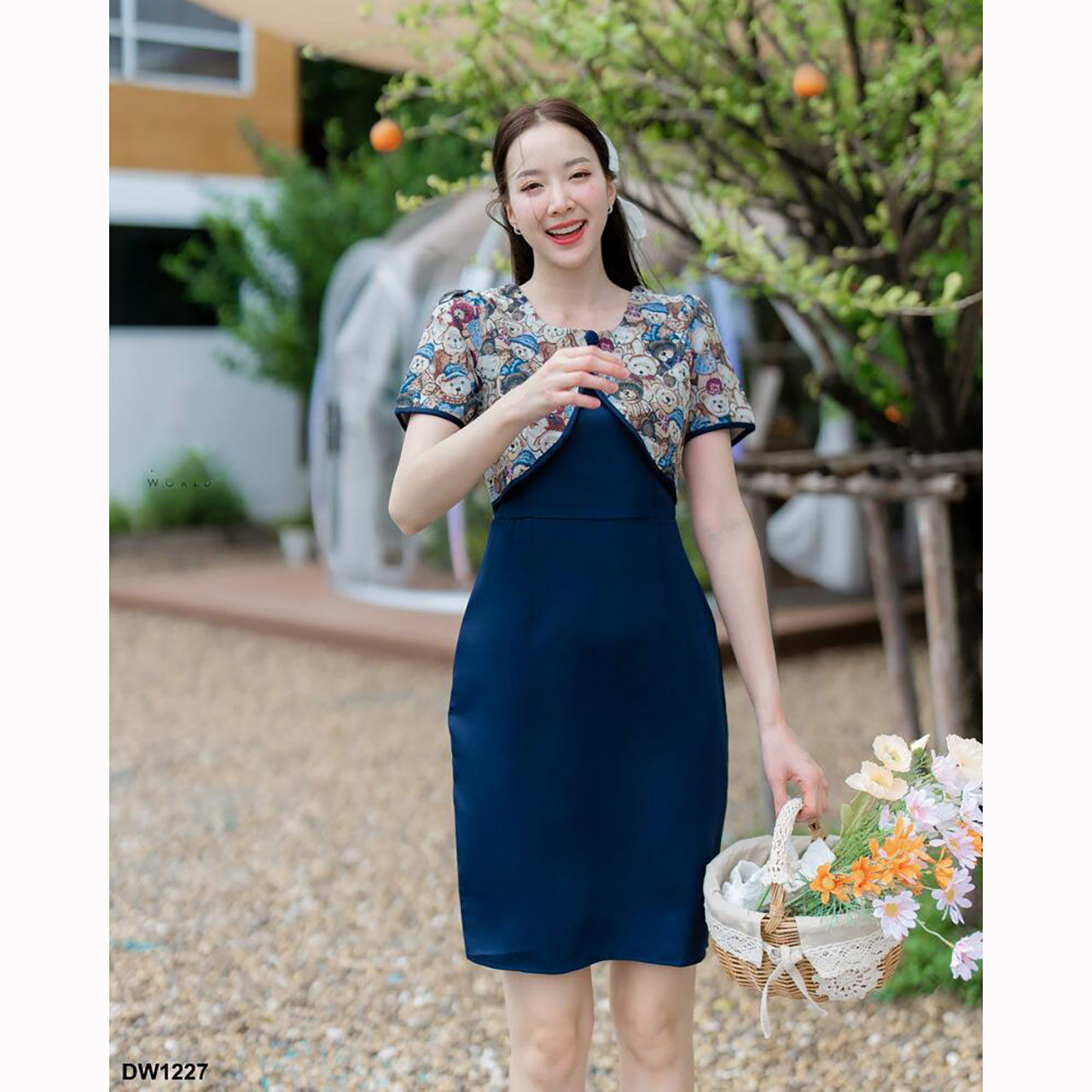 kudapy เดรสสั้นสีชมพู/สีฟ้า/สีกรม ผ้าพื้นแต่งกั๊กหมี ลายดอกไม้ สวยดูดี