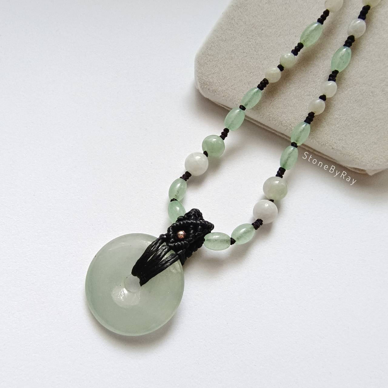 สร้อยคอเชือกถักหินอเวนเจอรีนกับจี้หยกทรงโดนัท Aventurine+Jade