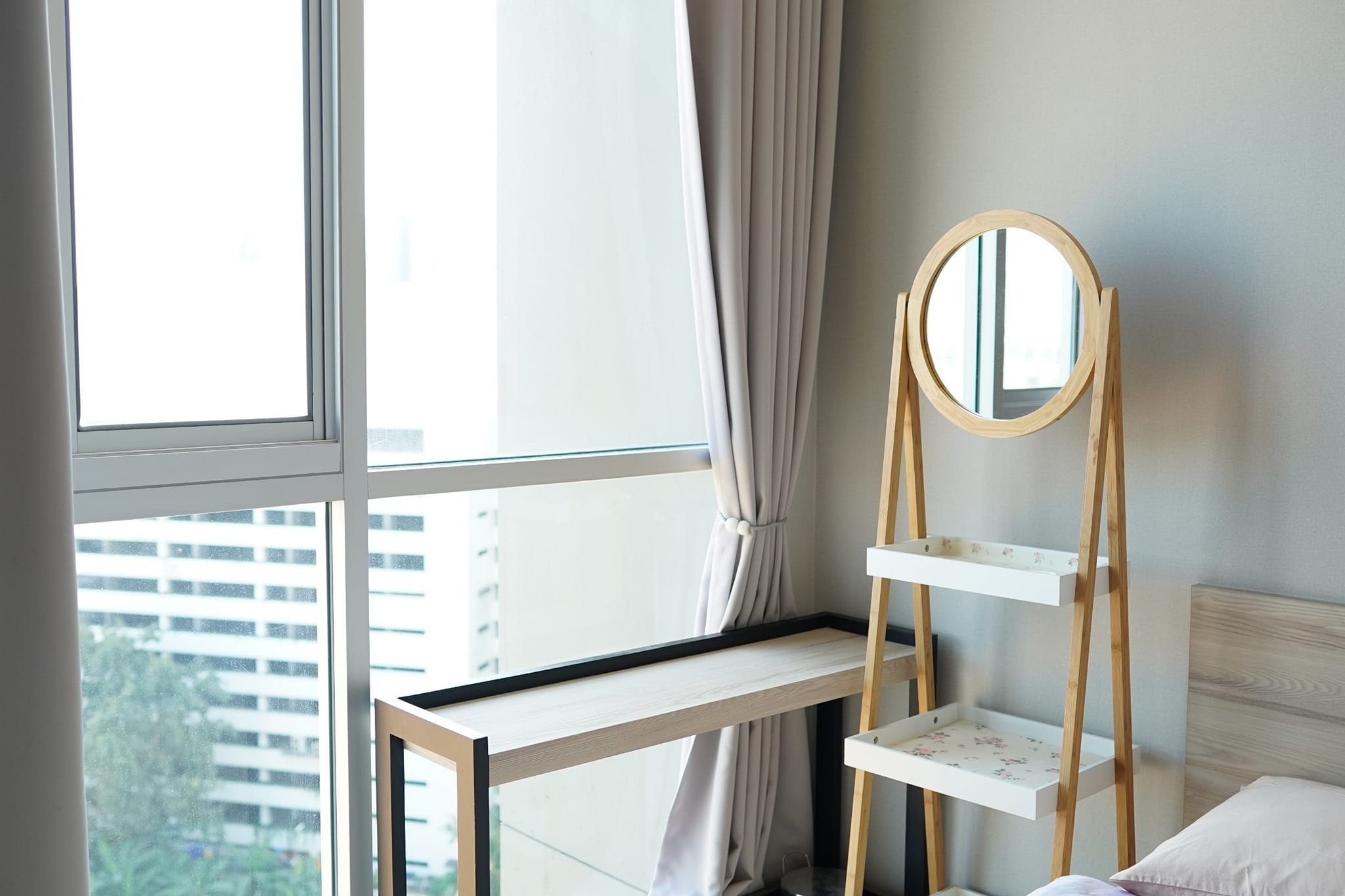 ให้เช่าคอนโด Noble Revolve Ratchada (โนเบิล รีวอลฟ์ รัชดา) - ตกแต่งเฟอร์ครบพร้อมเครื่องซักผ้าสนใจจริงราคาต่อรองได้ - การเดินทาง: MRT ศูนย์วัฒนธรรม