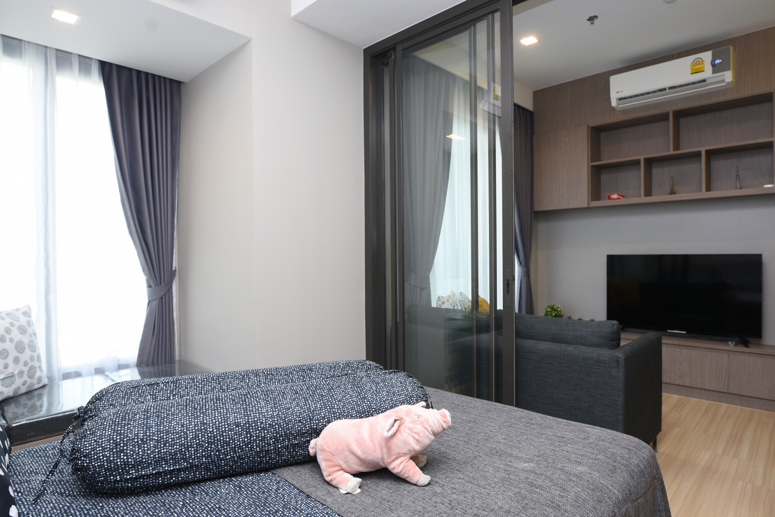 คนรักสัตว์ ต้องที่นี้เลย M Jatujak (เอ็ม จตุจักร)ให้เช่าห้องน่าอยู่มาแต่ตัวได้เลย สอบถามแอด Line ID : Smile-easy