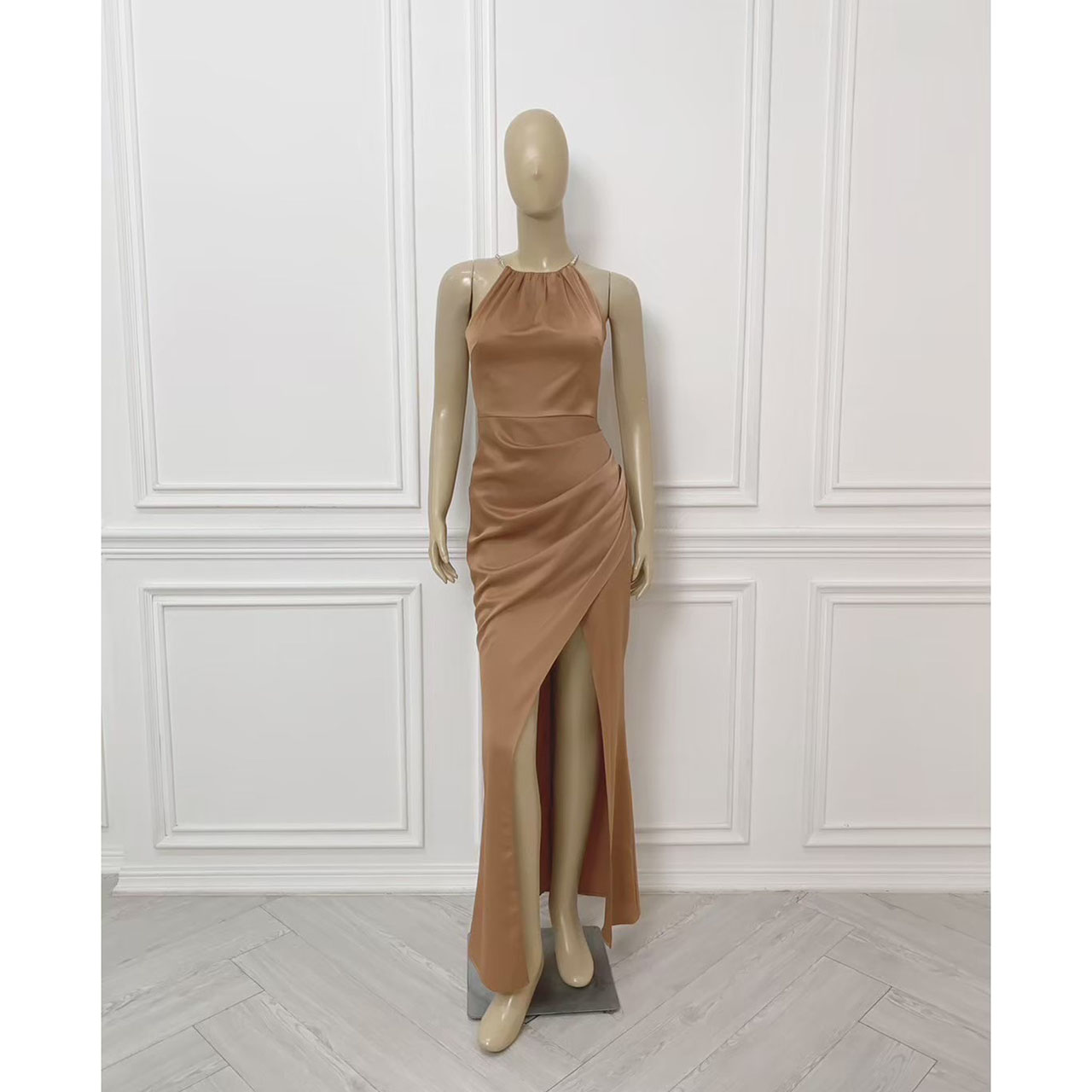 kudapy เดรสยาวสีฟ้า/สีน้ำตาลอิฐ ชุดราตรีแต่งคล้องคอสายเพชร งานสวย งานพรีเมี่ยมคัตติ้งเนี๊ยบ มีซับในเกรดเอ งานซิปหลัง